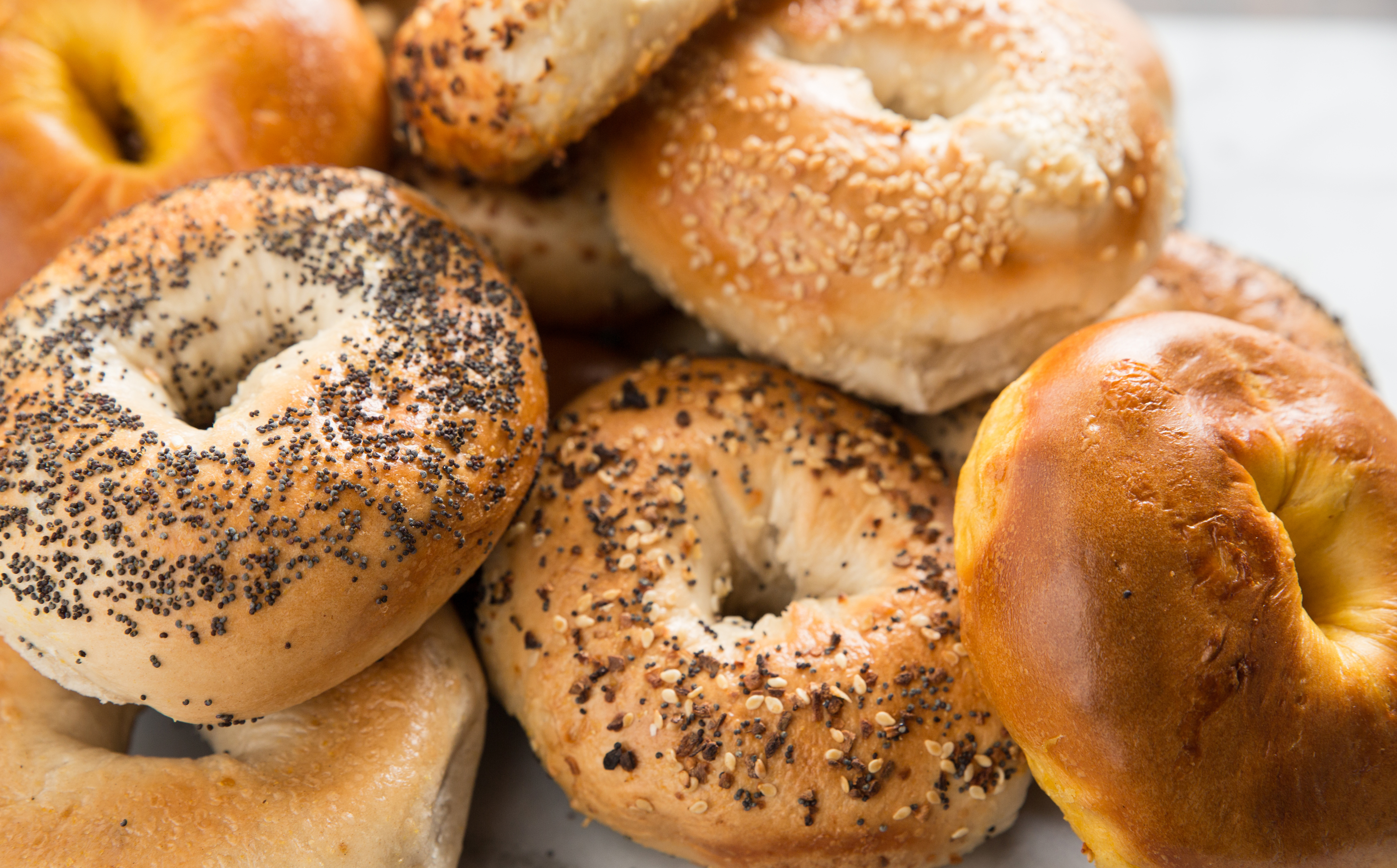 Zeppy's NON-GMO Plain Bagels, 6 count, Pre-sliced Bagels, 18